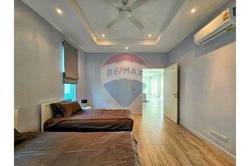 3 Bed 2 Bath Private Modern Villa in Hua Hin Soi 88 For Sale