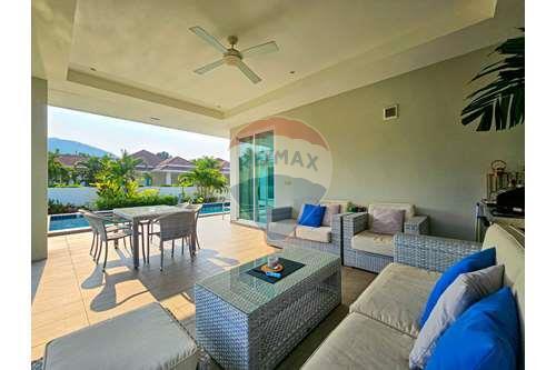 3 Bed 2 Bath Private Modern Villa in Hua Hin Soi 88 For Sale