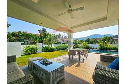 3 Bed 2 Bath Private Modern Villa in Hua Hin Soi 88 For Sale