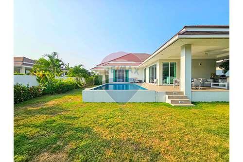 3 Bed 2 Bath Private Modern Villa in Hua Hin Soi 88 For Sale