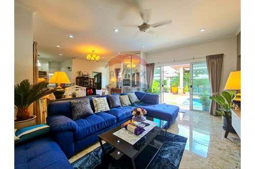 3 Bed 2.5 Bath Nice Villa Hua Hin Soi 6 For Sale