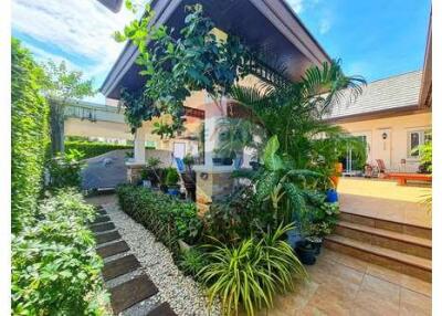 3 Bed 2.5 Bath Nice Villa Hua Hin Soi 6 For Sale