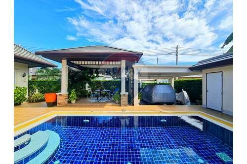 3 Bed 2.5 Bath Nice Villa Hua Hin Soi 6 For Sale