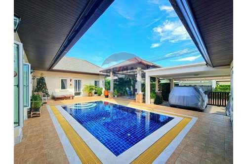 3 Bed 2.5 Bath Nice Villa Hua Hin Soi 6 For Sale