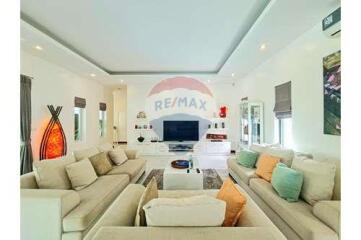 5 Bed 5 Bath Modern Villa in Hua Hin, Cha-Am For Sale