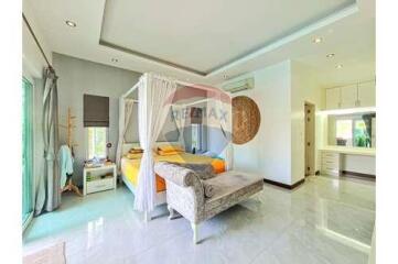 5 Bed 5 Bath Modern Villa in Hua Hin, Cha-Am For Sale