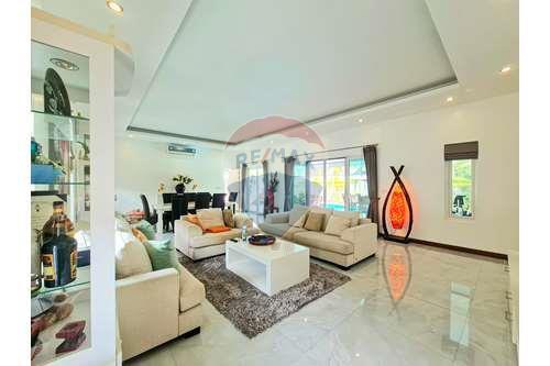 5 Bed 5 Bath Modern Villa in Hua Hin, Cha-Am For Sale