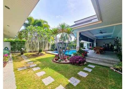 5 Bed 5 Bath Modern Villa in Hua Hin, Cha-Am For Sale