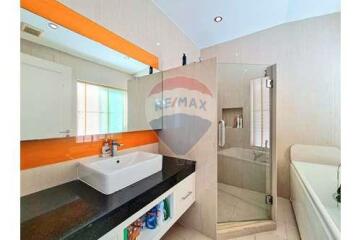 5 Bed 5 Bath Modern Villa in Hua Hin, Cha-Am For Sale