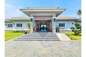 5 Bed 6 Bath Luxury Private Pool Villa in Hua Hin, Thap Tai For Sale