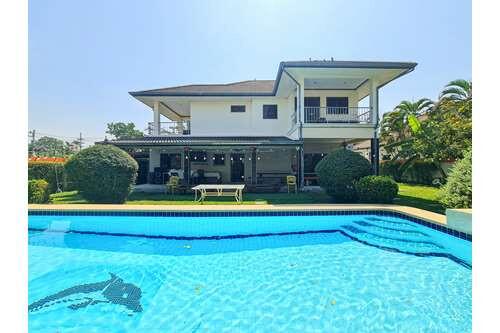 5 Bed 3 Bath Two Storey, Nice Private Villa in Hua Hin Soi 6 Fir Sale