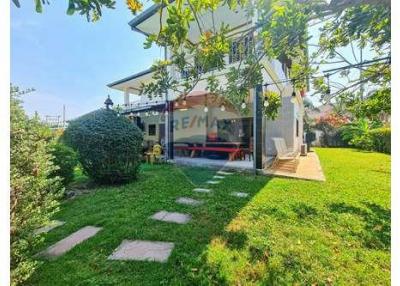 5 Bed 3 Bath Two Storey, Nice Private Villa in Hua Hin Soi 6 Fir Sale