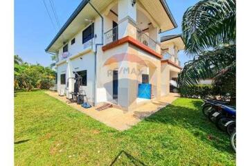 5 Bed 3 Bath Two Storey, Nice Private Villa in Hua Hin Soi 6 Fir Sale