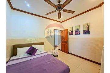 5 Bed 3 Bath Two Storey, Nice Private Villa in Hua Hin Soi 6 Fir Sale