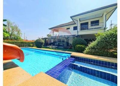 5 Bed 3 Bath Two Storey, Nice Private Villa in Hua Hin Soi 6 Fir Sale