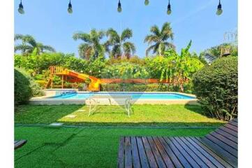 5 Bed 3 Bath Two Storey, Nice Private Villa in Hua Hin Soi 6 Fir Sale