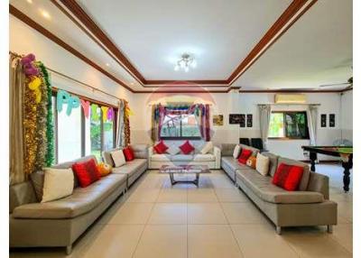 5 Bed 3 Bath Two Storey, Nice Private Villa in Hua Hin Soi 6 Fir Sale