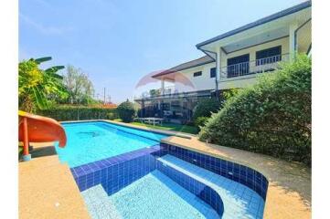 5 Bed 3 Bath Two Storey, Nice Private Villa in Hua Hin Soi 6 Fir Sale