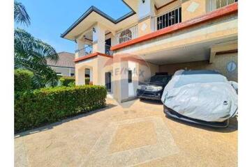 5 Bed 3 Bath Two Storey, Nice Private Villa in Hua Hin Soi 6 Fir Sale