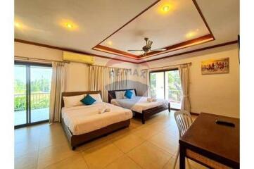 5 Bed 3 Bath Two Storey, Nice Private Villa in Hua Hin Soi 6 Fir Sale