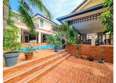 2 Storey Tropical Villa with a Pretty Landscape in Hua Hin For Sale