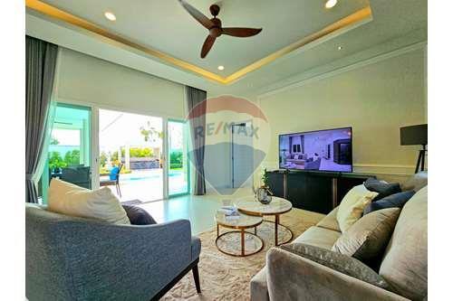 Brand New Luxury Pool Villa (Type A) in Hua Hin Soi 112 For Sale