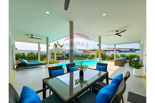 Brand New Luxury Pool Villa (Type A) in Hua Hin Soi 112 For Sale