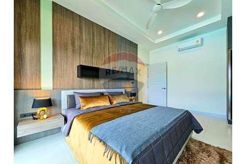 Brand New Luxury Pool Villa (Type A) in Hua Hin Soi 112 For Sale