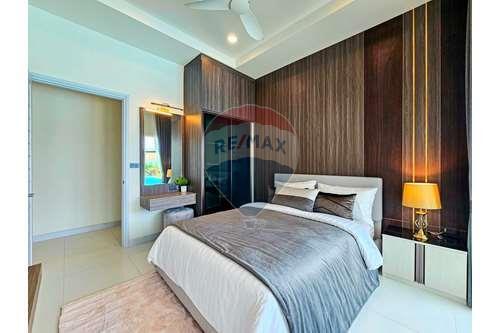 Brand New Luxury Pool Villa (Type A) in Hua Hin Soi 112 For Sale