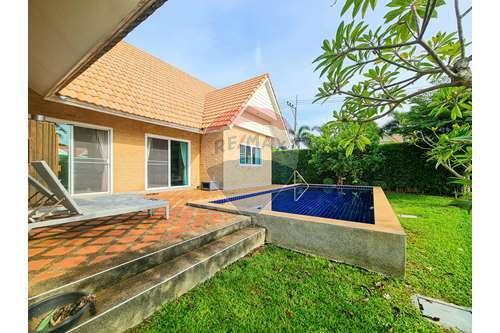 3 Bed 2 Bath Stunning Lake View Villa in Hua Hin Soi 112 For Sale