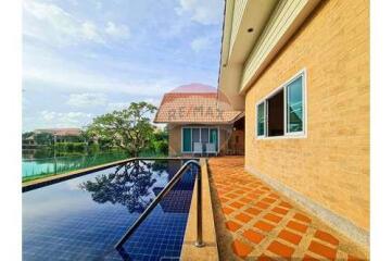 3 Bed 2 Bath Stunning Lake View Villa in Hua Hin Soi 112 For Sale