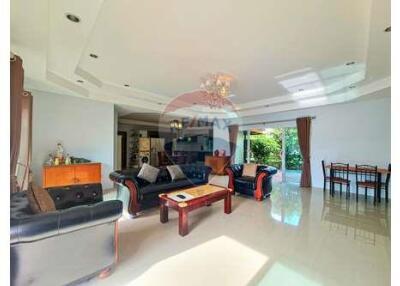 3 Bed 2 Bath Stunning Lake View Villa in Hua Hin Soi 112 For Sale