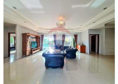 3 Bed 2 Bath Stunning Lake View Villa in Hua Hin Soi 112 For Sale