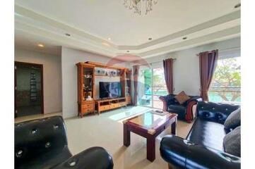 3 Bed 2 Bath Stunning Lake View Villa in Hua Hin Soi 112 For Sale