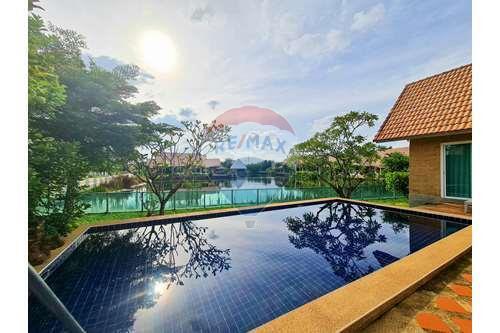 3 Bed 2 Bath Stunning Lake View Villa in Hua Hin Soi 112 For Sale