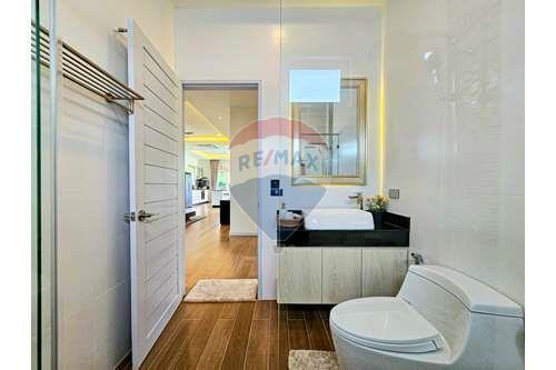 Brand New Luxury Pool Villa (Type B) in Hua Hin Soi 112 For Sale