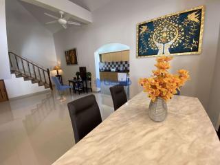 3 Bedrooms House East Pattaya H009646