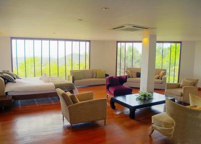 Ultra Luxurious Sea View Villa in the Hills of Surin