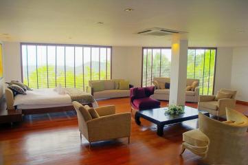 Ultra Luxurious Sea View Villa in the Hills of Surin