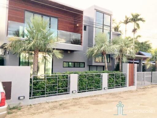 New Modern Private Pool 3 Bedroom Villa in Bangtao