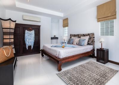 Beautiful 7 Bedroom Freehold Villa Complex, 5 Min from Bangtao Beach