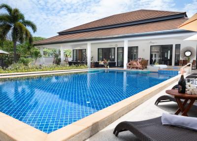 Beautiful 7 Bedroom Freehold Villa Complex, 5 Min from Bangtao Beach