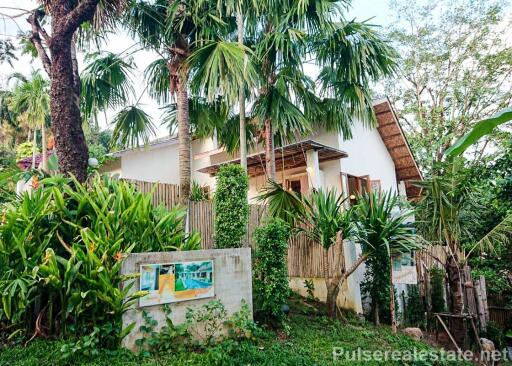 3 Bedroom Beach Style House with Jacuzzi Pool  Near Thai Boxing in Chalong