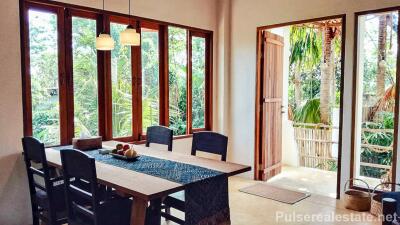 3 Bedroom Beach Style House with Jacuzzi Pool  Near Thai Boxing in Chalong