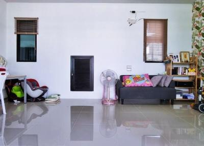 Single House for Rent in Sri Racha