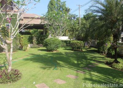 4-Bedroom Lagoon & Golf View Freehold Villa in Laguna Homes