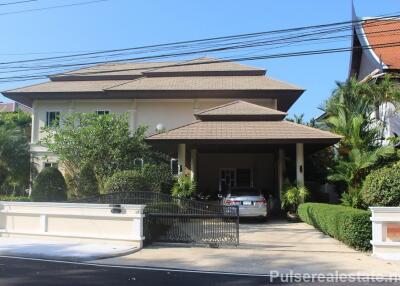 4-Bedroom Lagoon & Golf View Freehold Villa in Laguna Homes