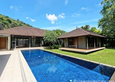 Amazing Golf Course Pool Villa for Sale in Kathu