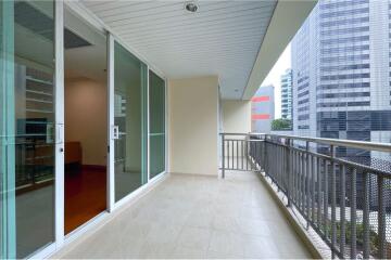 Pet-friendly furnished 3-bedroom near BTS with great location.