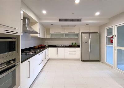 Pet-friendly furnished 3-bedroom near BTS with great location. - 920071058-267